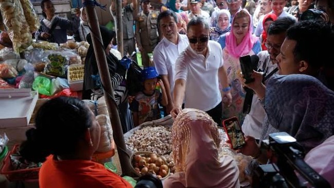 Mbak Ita, panggilan Wali Kota Semarang, menyebut harga bahan-bahan pokok di Pasar Karangayu termasuk stabil, juga untuk stok sampai Idul Adha.