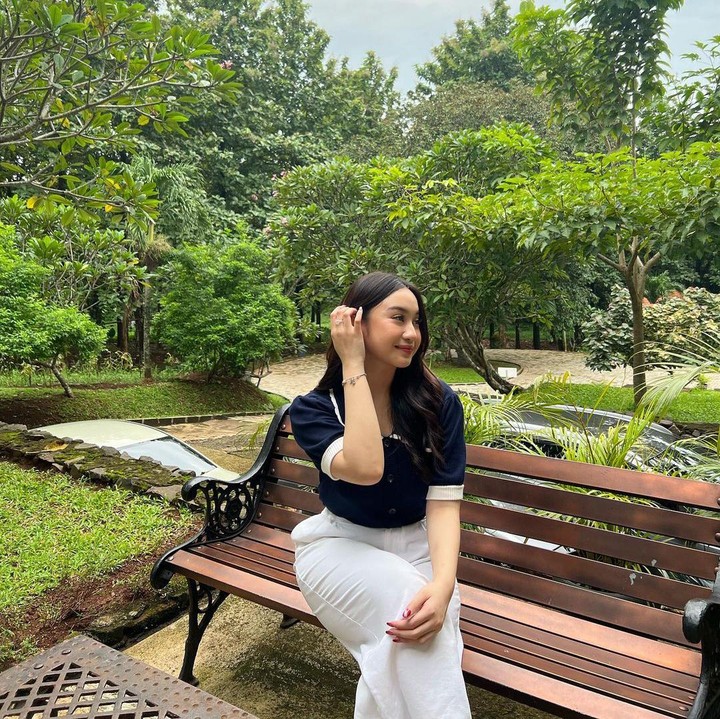 <p>Banyak netizen yang salah fokus dengan sosok Key, Bunda. Tidak sedikit yang memuji kecantikan Key, lho. (Foto: Instagram: @key24bingss)</p>