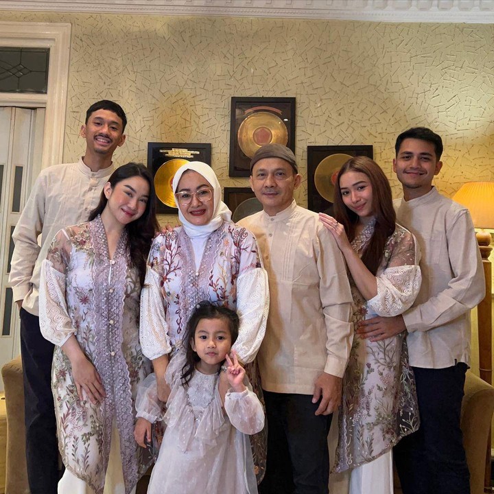 <p>Wanita yang akrab disapa Key ini merupakan putri bungsu Adi Bing Slamet. Nama Key pun sudah sering terdengar karena sang kakak, Ratna Kharisma Adzana atau Adzana Bing Slamet, kerap mengunggah momen bersama. (Foto: Instagram: @key24bingss)</p>