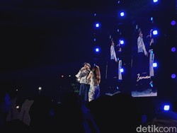 Romantis Rizky Febian dan Mahalini di Panggung Soora Music Festival