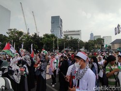 Ada Aksi Bela Palestina di Depan Patung Kuda, Lalin Dialihkan