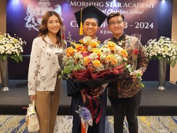 Potret Wisuda SMA Betrand Peto Didampingi Ruben Onsu-Sarwendah