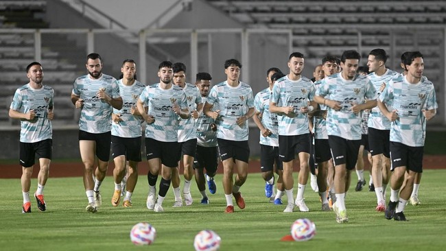 Pengamat sepak bola nasional Mohamad Kusnaeni menilai hasil drawing Kualifikasi Piala Dunia 2026 tak sepatutnya membuat Timnas Indonesia berkecil hati.