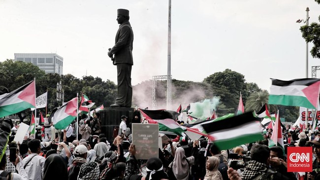 Massa tindakan bela Palestina di Patung Kuda, Jakarta, sukses mengumpulkan sebanyak Rp388 juta untuk didonasikan ke Palestina.