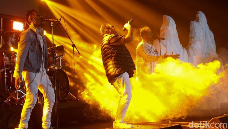 Penampilan Color Me Badd menjadi ajang nostalgia angkatan 90-an dalam Winter Concert di Trans Studio Snow World Bintaro. Konser tersebut berlangsung meriah.