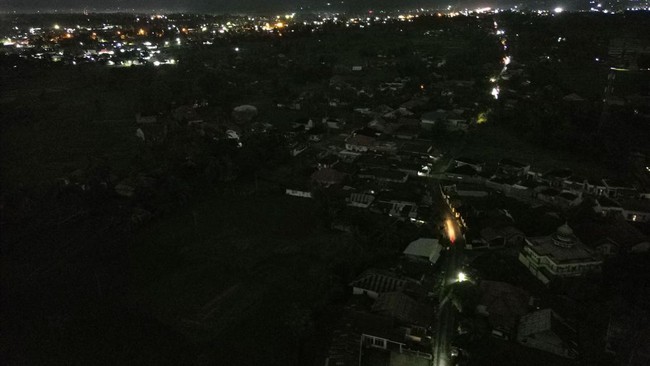 ESDM Sebut PLN Butuh Rp50 T untuk Melistriki Seluruh RI Kementerian ESDM mencatat PT PLN membutuhkan anggaran hingga Rp50 triliun untuk melistriki seluruh negeri, termasuk di daerah pedesaan.