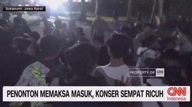 VIDEO: Penonton Memaksa Masuk, Konser Sempat Ricuh