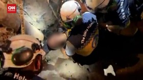 VIDEO: Detik-detik Penyelamatan Bocah Suriah yang Terjebak di Sumur