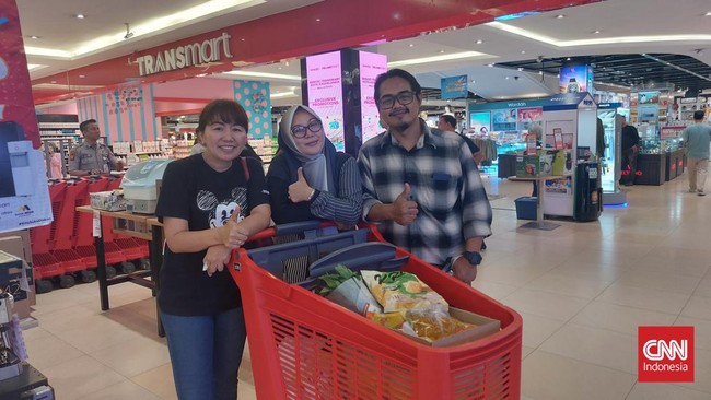 Belanja Hemat di Transmart Full Day Sale Besok, Diskonnya 50% + 20% Sudah gajian tetap kudu hemat, caranya dengan shopping kebutuhan di Transmart Full Day Sale besok, Minggu (4/8). Ada potongan nilai 50% + 20%!