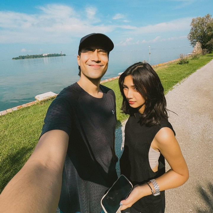<p>Kini tengah menikmati liburan di Italia, Vidi mengucapkan harapannya kepada sang istri lewat unggahan potret romantis. "Berdoa bisa pacaran berdua kayak gini selamanya," ucap Vidi. (Foto: Instagram @vidialdiano)</p>