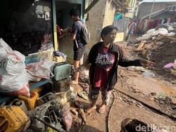 Pilu Rida Sekeluarga Memupuk Asa dari Banjir Dadakan Semburan Air PDAM