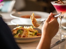 5 Kebiasaan Makan Siang Ini Bikin Berat Badan Cepat Naik