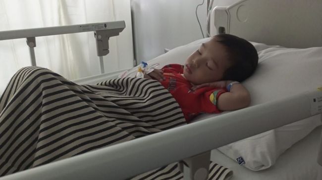 Mari donasi melalui berbuatbaik.id untuk pengobatan Jafar, bocah 5 tahun dengan penyakit usus langka hingga membuatnya tidak bisa BAB dengan normal.