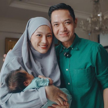 Dude Harlino Ungkap Alasan Baru Tampilkan Wajah Anak Ketiga