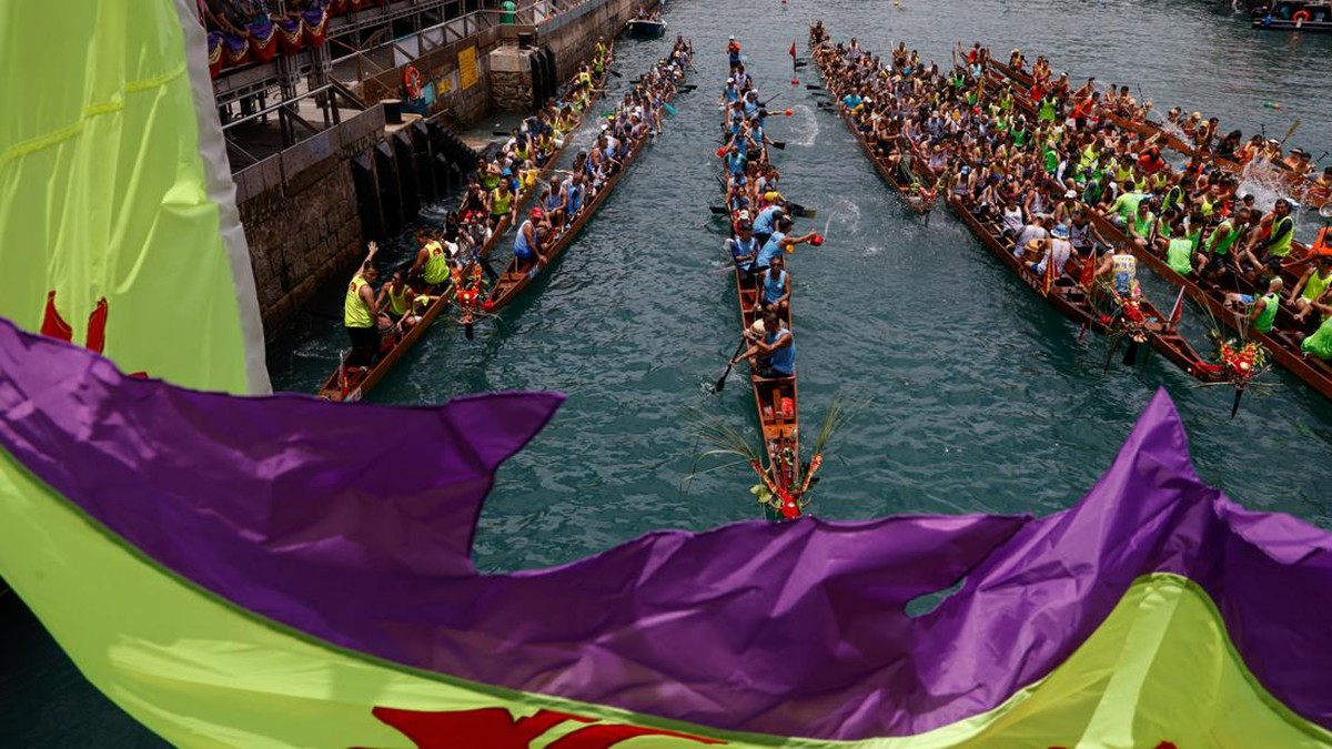 FOTO: Mengayuh Kecepatan di Festival Perahu Naga Hong Kong