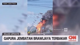 VIDEO: Gapura Jembatan Brawijaya Terbakar