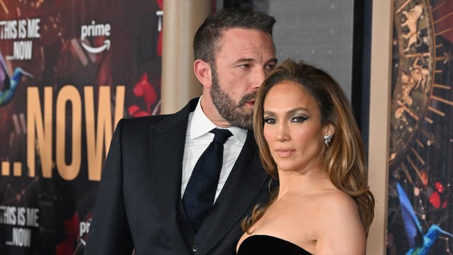 Di tengah rumor rencana perceraian, Jennifer Lopez dan Ben Affleck menjual rumah yang mereka tempati tahun lalu sejak dua pekan lalu.