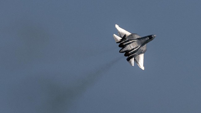 Sebuah jet militer Rusia jatuh saat latihan di wilayah Kaukasus di Ossetia Utara pada Selasa (11/6) hingga menewaskan dua pilotnya.