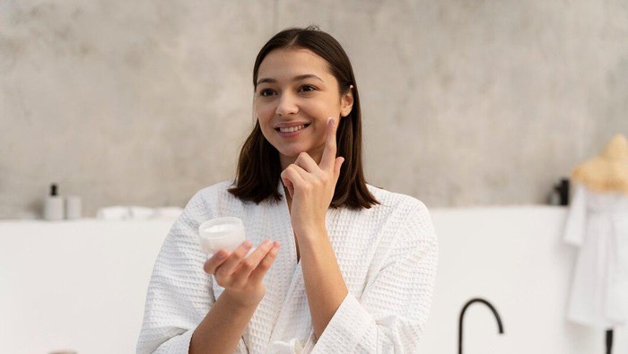 Agar Awet Muda, Ini 6 Kandungan Skincare Terbaik untuk Melawan Tanda-Tanda Penuaan