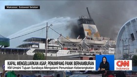 VIDEO: Kapal Mengeluarkan Asap, Penumpang Panik Berhamburan
