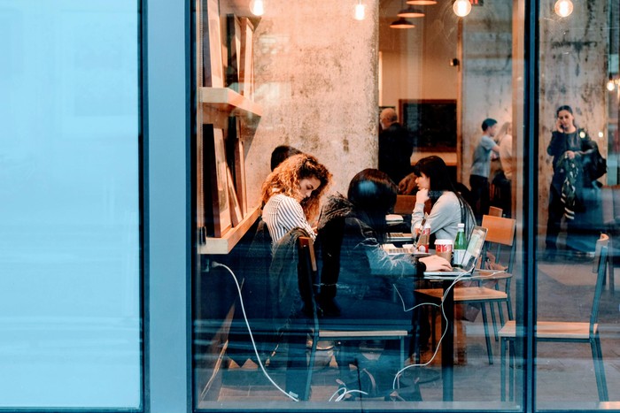 Work From Cafe Jadi Cara Kekinian untuk Lebih Produktif