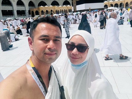 5 Potret Nagita Slavina dan Raffi Ahmad Jalani Ibadah Haji di Makkah