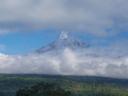 Gunung Semeru 12 Kali Erupsi Sejak Dini Hari hingga Sore