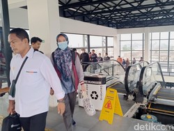 Penumpang KRL Ngeluh Eskalator Skybridge Stasiun Bojonggede Mati: Capek!