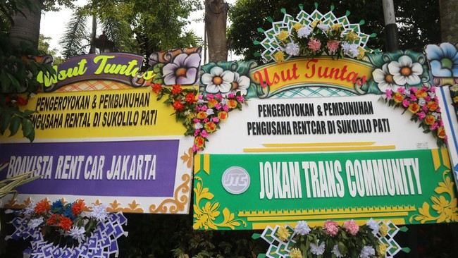 Tindakan bos rental mengambil mobilnya sendiri dan aksi pengeroyokan terhadap dirinya menjadi indikasi lemahnya kepercayaan publik pada polisi.