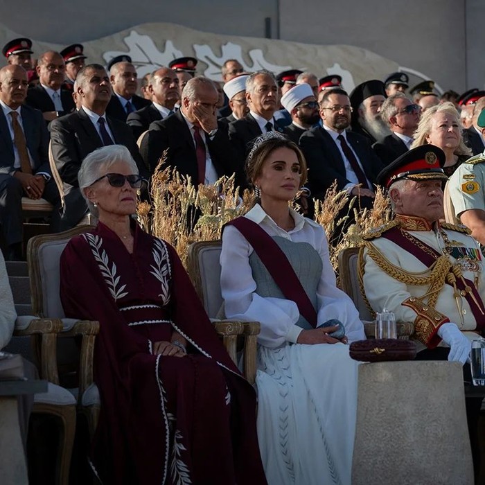 Beda Gaya Ratu Rania dan Putri Rajwa Al Hussein di Festival Perak Yordania, Unik dan Bermakna