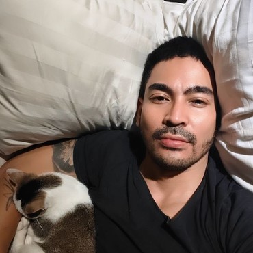 Heboh Disuapi dokter Oky, Baju Motif Bunga-bunga Robby Purba Jadi Sorotan