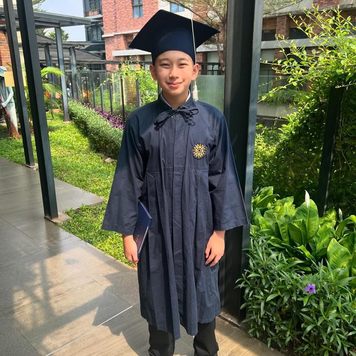 <p>Steven Lee lahir pada 2012. Anak yang akrab disapa Steve ini memiliki seorang adik perempuan bernama Sierra Kinar. (Foto: Instagram @kinaryosihmoney)</p>