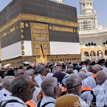 Viral Video Jenazah Jemaah Haji Meninggal Dunia Dibiarkan di Pinggir Jalan