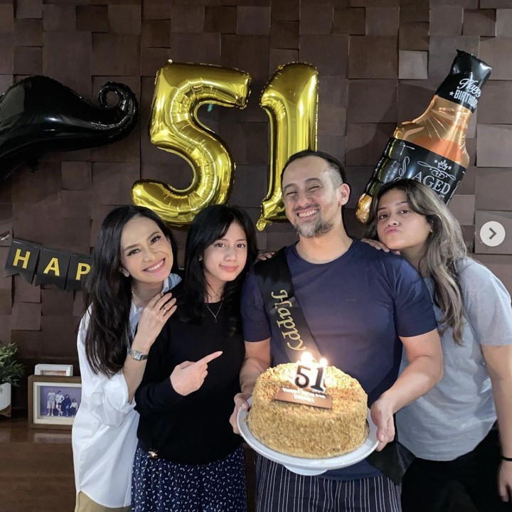 <p>Presenter dan aktris Ersa Mayori dikaruniai dua anak perempuan dari pernikahan dengan Otto Djauhari. Kedua anak Ersa Mayori ini bernama Aiska Vairana dan Tallula Malaika, Bunda. (Foto: Instagram @ersamayori)</p>