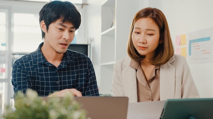 Bahaya Terlalu Percaya Zodiak untuk Hubungan Percintaanmu