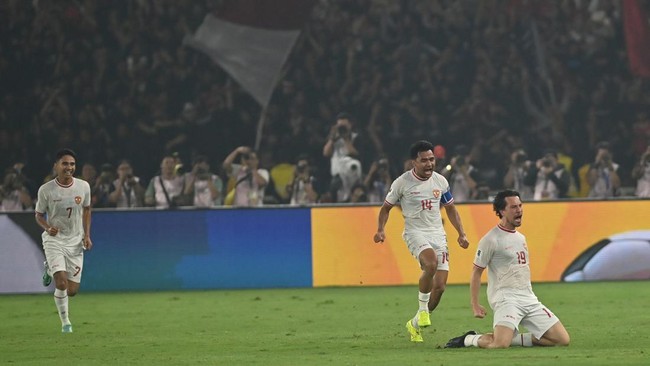 Asnawi Jumpa Marselino di Bali, Kembali Gabung Timnas Indonesia? Asnawi Mangkualam memamerkan momen kebersamaan bersama Marselino Ferdinan di Bali. Hal ini memicu pertanyaan apakah Asnawi kembali memperkuat Timnas Indonesia?