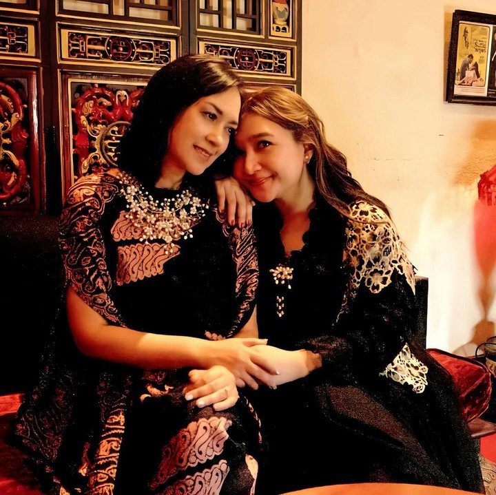 <p>Bahkan, Ira juga sering mengucapkan kata-kata manis untuk Chika seperti unggahannya berikut ini. "Chikalein, neng aku sayang. Sungguh suatu berkat memiliki kamu dalam hidupku.. Tuhan Maha Baik.. Kebahagiaanmu adalah kebahagiaan Mama.. Aku sangat mencintaimu," ungkapnya. (Foto: Instagram@irawbw)</p>