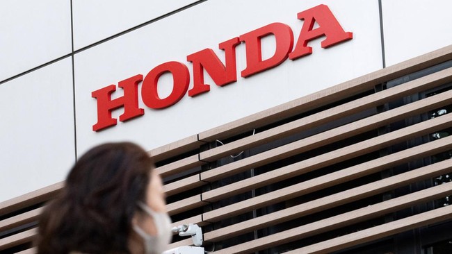 Kantor pusat Honda Motor di Tokyo digerebek tim investigasi Kementerian Transportasi setempat untuk menyelidiki kasus pelanggaran uji kendaraan.