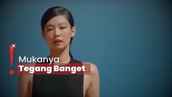 Debut Model Runway Penuh Pujian, Busana Jennie BLACKPINK Seksi Banget