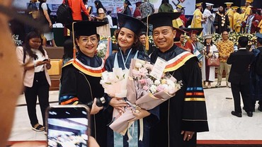 Jadi Sarjana Pendeta, 7 Potret Joanna Alexandra Wisuda Ikuti Jejak Mendiang Suami