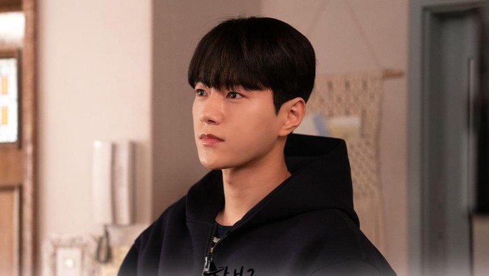 Fakta Menarik Kim Myung Soo, Idol-Aktor yang Comeback dengan Drakor Netflix Dare to Love Me