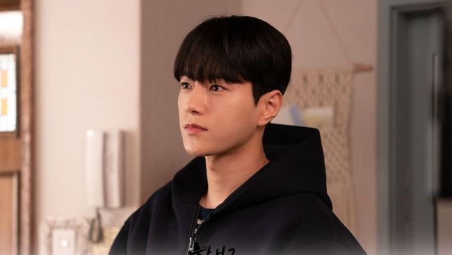 Fakta Menarik Kim Myung Soo, Idol-Aktor yang Comeback dengan Drakor Netflix Dare to Love Me