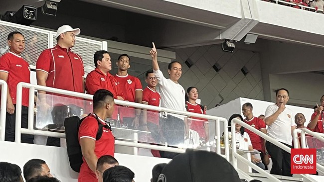 Presiden Jokowi dijadwalkan menonton langsung laga Indonesia vs Australia dalam lanjutan Kualifikasi Piala Dunia 2026 di SUGBK, Selasa (10/9) malam.