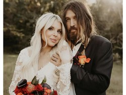 Ayah Miley Cyrus Cerai Baru 7 Bulan Nikah, Istri Kirim Surat Minta Balikan