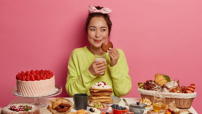 Doyan Makanan Manis Berlebihan Itu Bahaya, Ini 7 Cara Menguranginya!