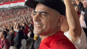 img-title Cristian Gonzales Nonton Pertandingan Timnas Indonesia di Tribun, Tuai Banyak Protes