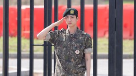 Jin BTS Cerita Masa Wamil: Dipanggil 'Dewa' karena Sering Traktir