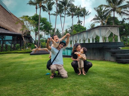 Terpopuler: Potret Keseruan Kimberly Ryder & Edward Akbar Tinggal di Bali