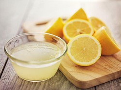 7 Barang yang Bisa Dibersihkan Pakai Lemon, Wangi!