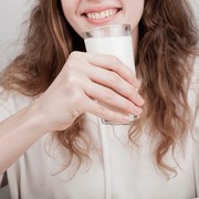 Minum Susu Pagi atau Malam Hari, Mana yang Lebih Baik? Ini Kata Pakar!